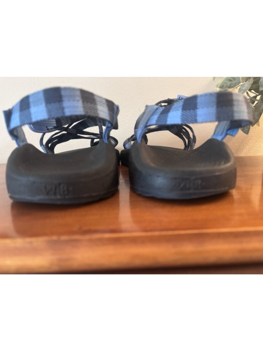 Chaco Cloud Womens Size 8 Blue Plaid Sandals Strappy - Picture 7 of 8